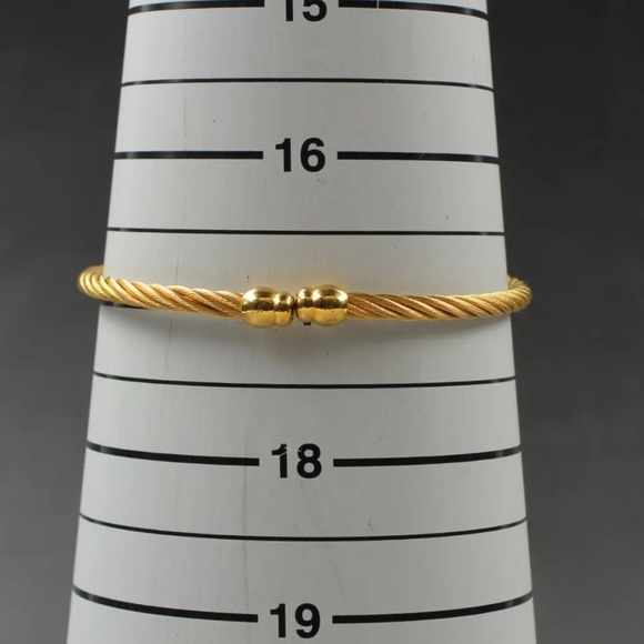 - Stunning Gucci Italian Luxury Watch - Picture 7 of 9